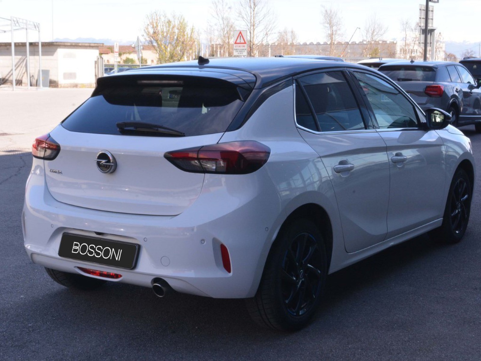 3 - Opel Corsa 5 porte 1.5 100cv elegance s&s