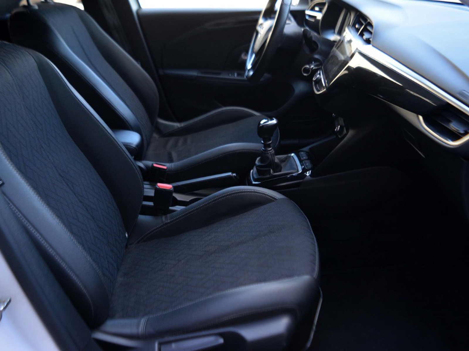 5 - Opel Corsa 5 porte 1.5 100cv elegance s&s