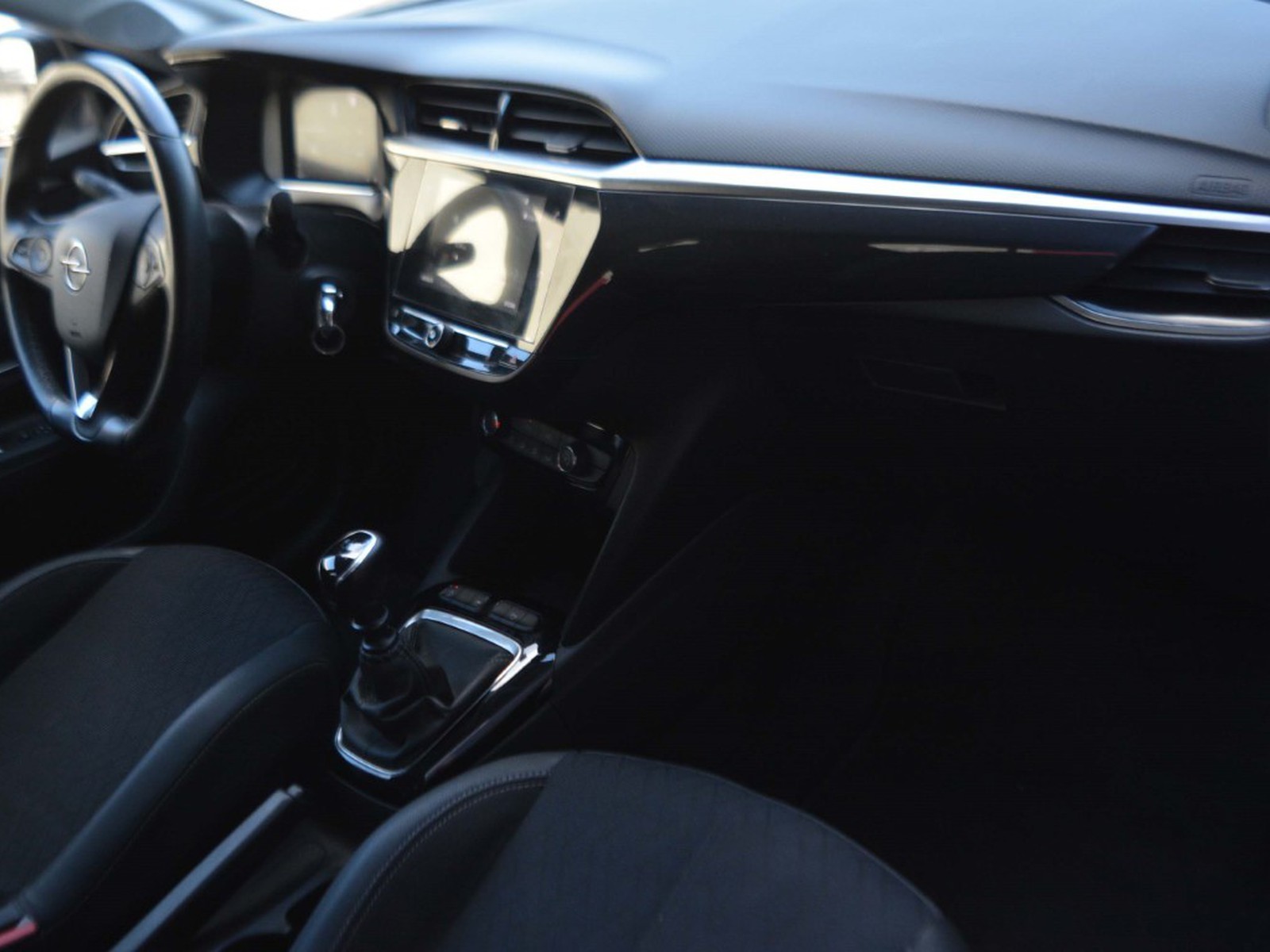 8 - Opel Corsa 5 porte 1.5 100cv elegance s&s