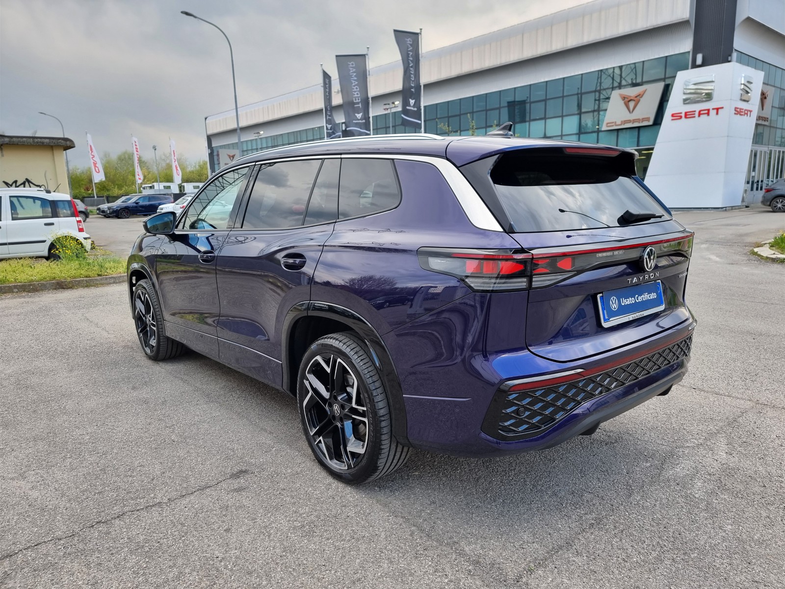 4 - Volkswagen Tayron 1.5 tsi ehybrid 204cv r-line plus dsg
