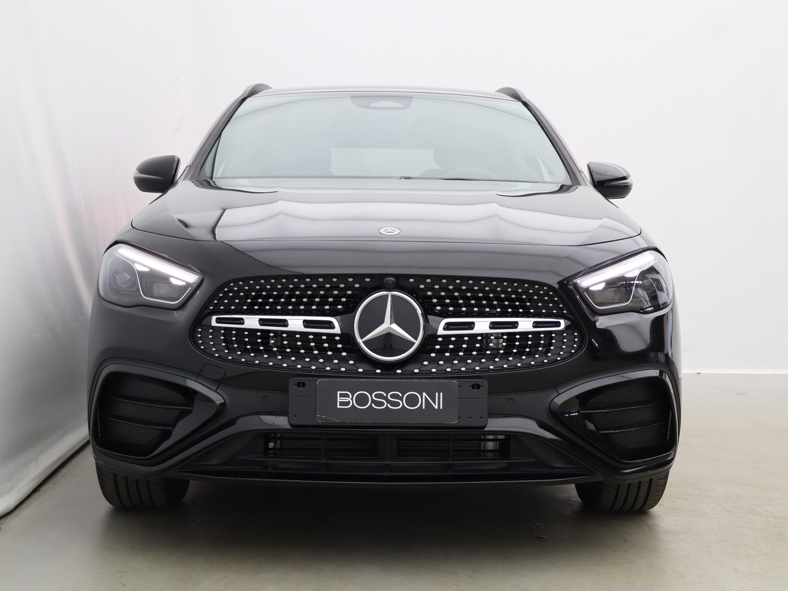 2 - Mercedes GLA 200 d amg line premium 4matic 8g-dct