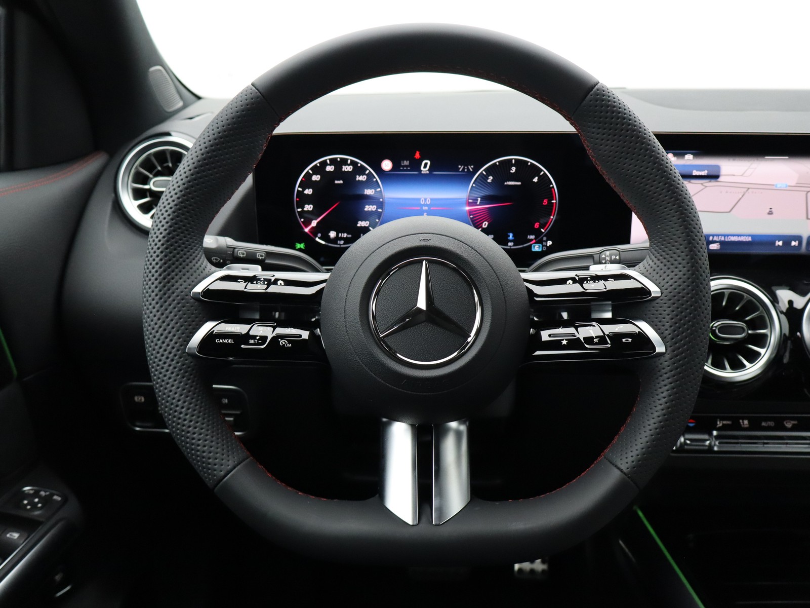 17 - Mercedes GLA 200 d amg line premium 4matic 8g-dct