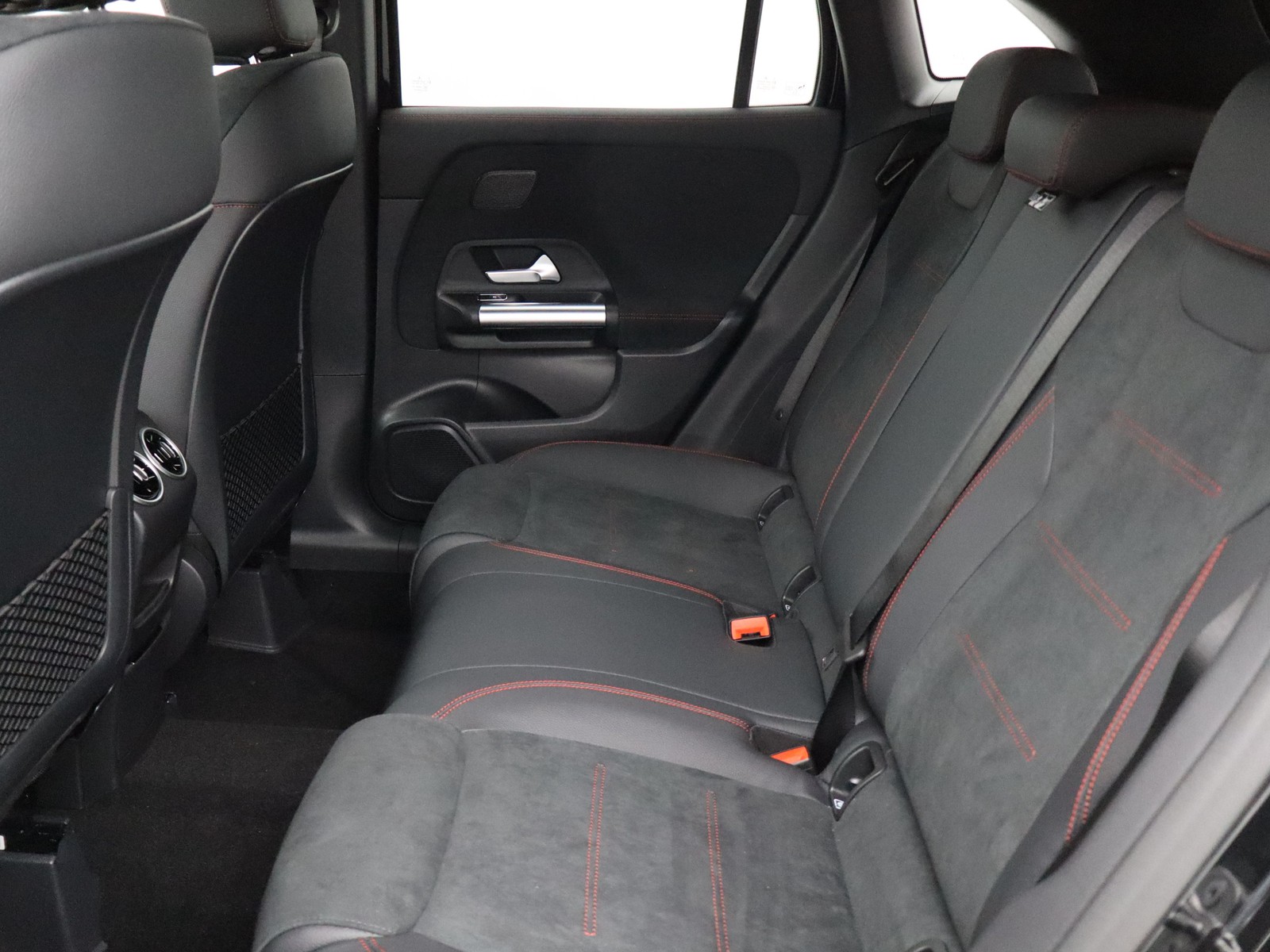 8 - Mercedes GLA 200 d amg line premium 4matic 8g-dct