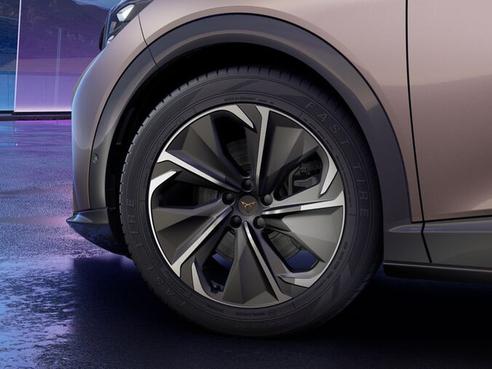 5 - Cupra Tavascan 77kwh endurance immersive rwd