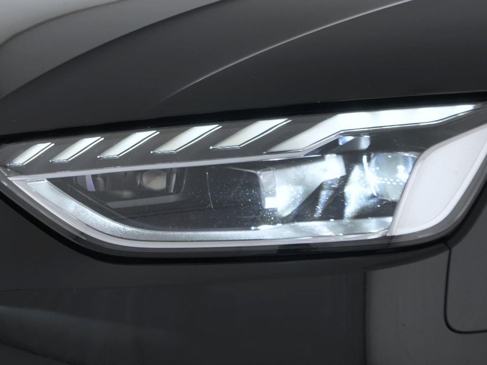 6 - Audi A4 avant 35 2.0 tdi mhev 163cv business s tronic