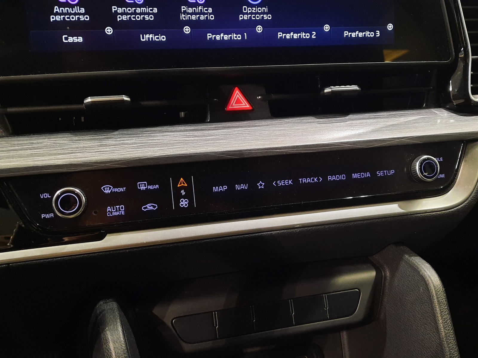 12 - Kia Sportage 1.6 t-gdi mhev business imt