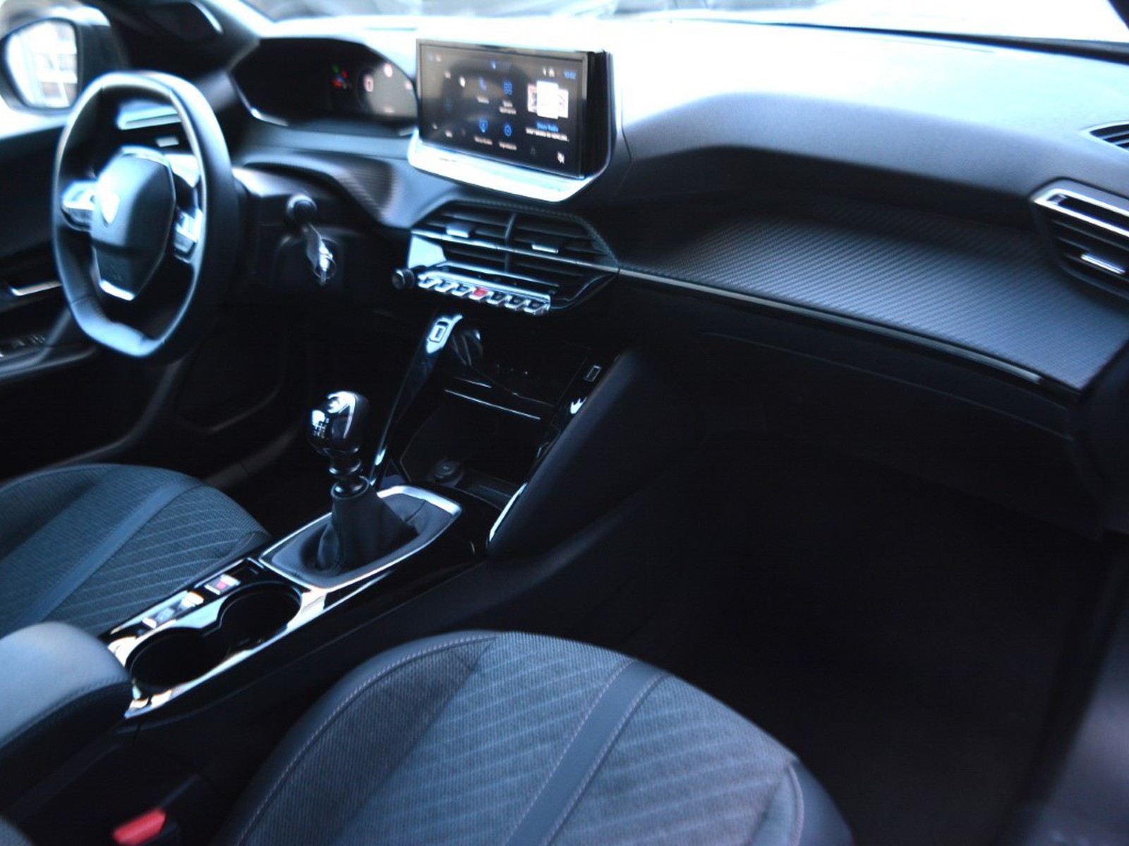 8 - Peugeot 2008 1.2 puretech 100cv allure s&s