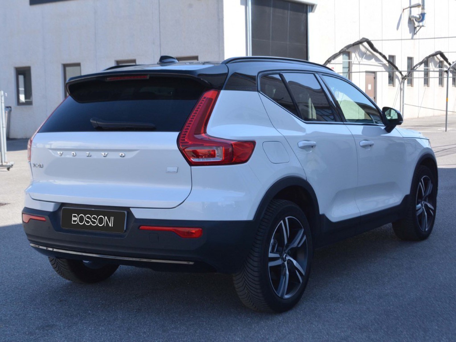 3 - Volvo XC40 1.5 t4 recharge plug-in-hybrid r-design geartronic my21