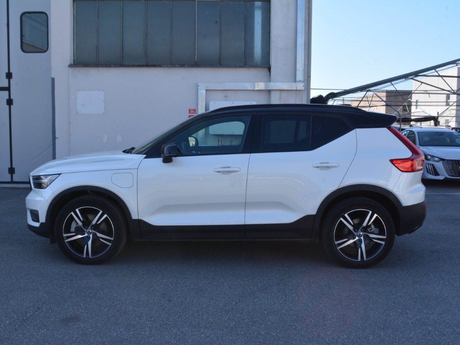 27 - Volvo XC40 1.5 t4 recharge plug-in-hybrid r-design geartronic my21