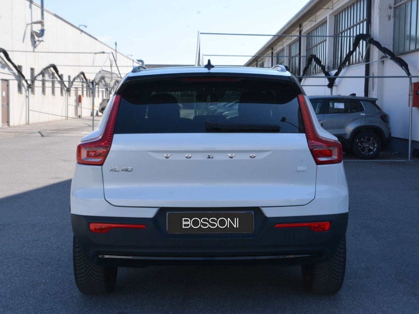 4 - Volvo XC40 1.5 t4 recharge plug-in-hybrid r-design geartronic my21