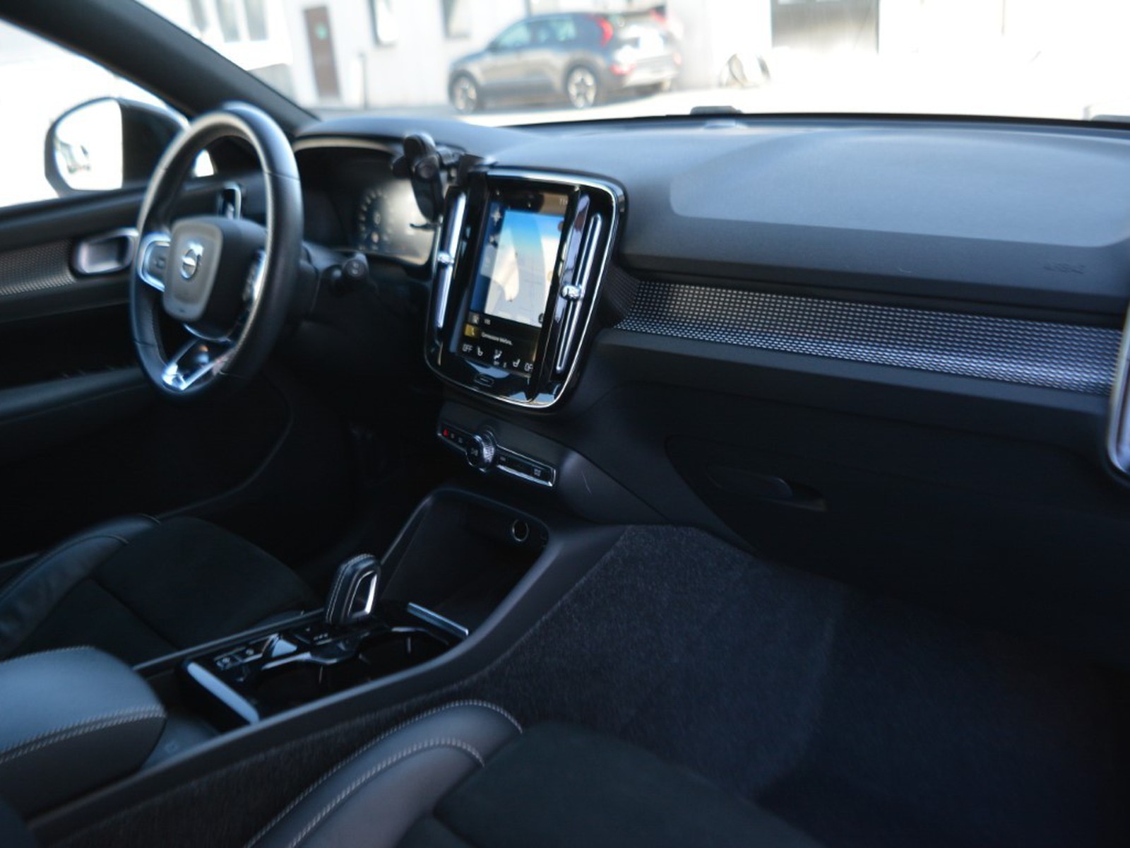 8 - Volvo XC40 1.5 t4 recharge plug-in-hybrid r-design geartronic my21