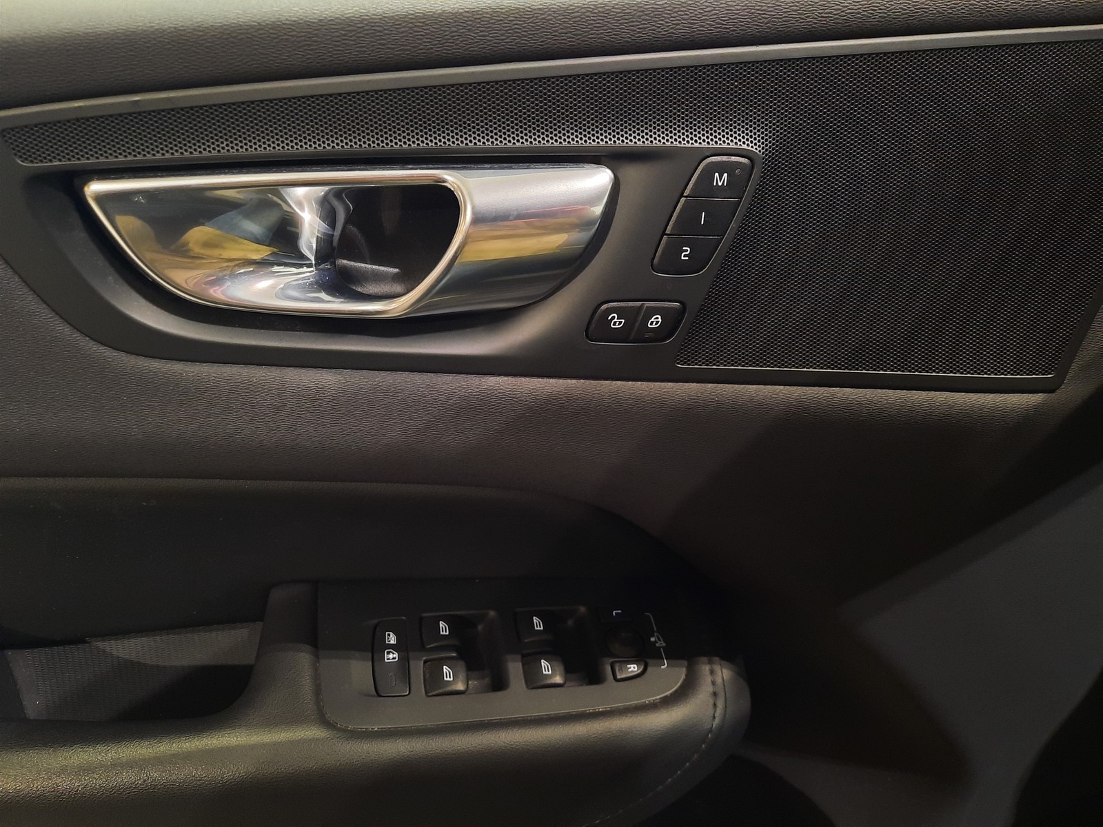 18 - Volvo XC60 2.0 b4 plus bright automatico