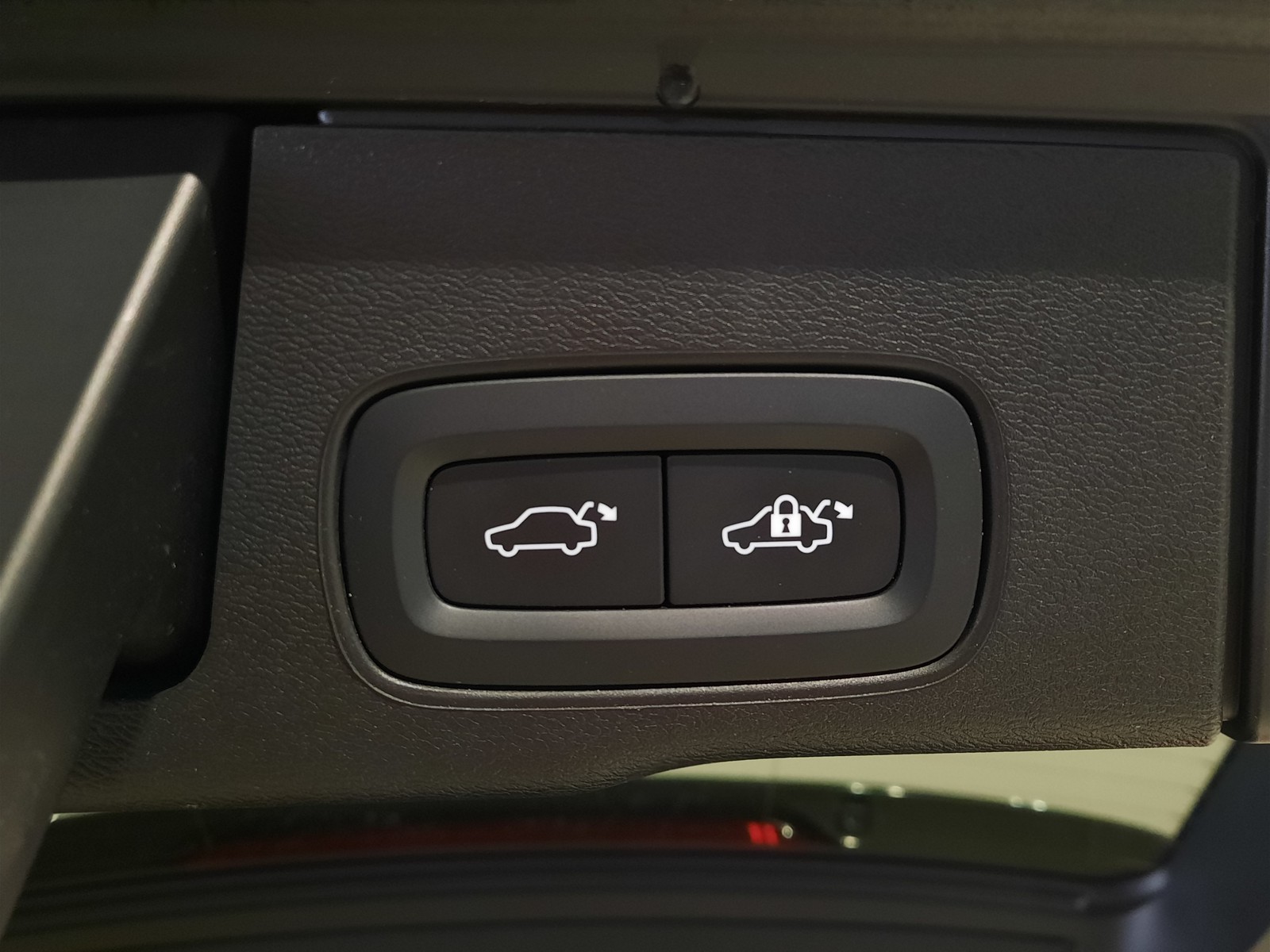 22 - Volvo XC60 2.0 b4 plus bright automatico