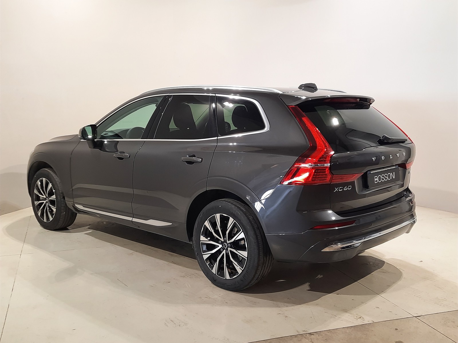 4 - Volvo XC60 2.0 b4 plus bright automatico
