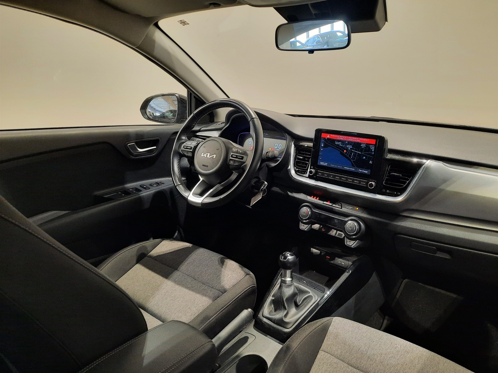 6 - Kia Stonic 1.2 mpi 79cv style