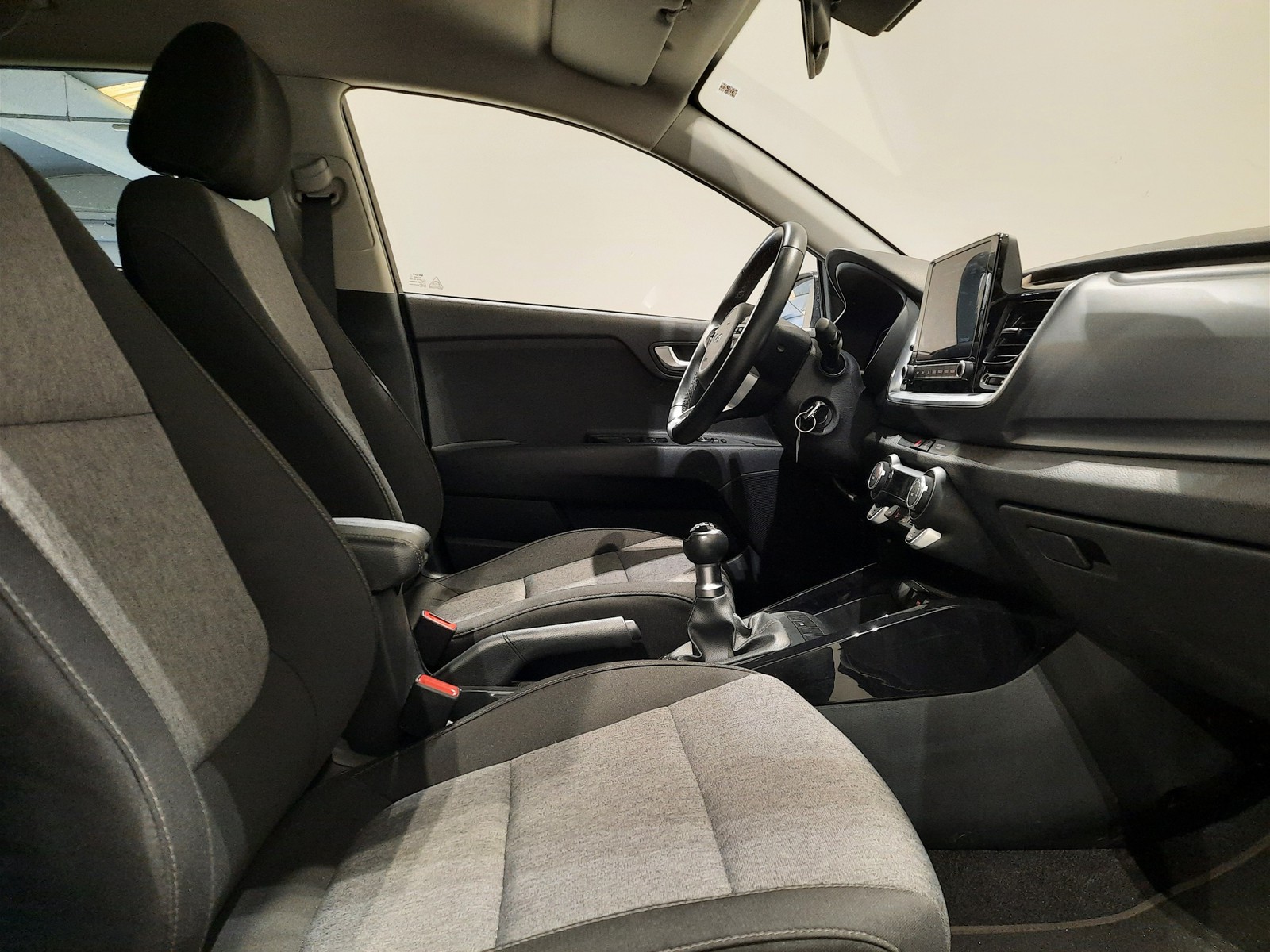 9 - Kia Stonic 1.2 mpi 79cv style