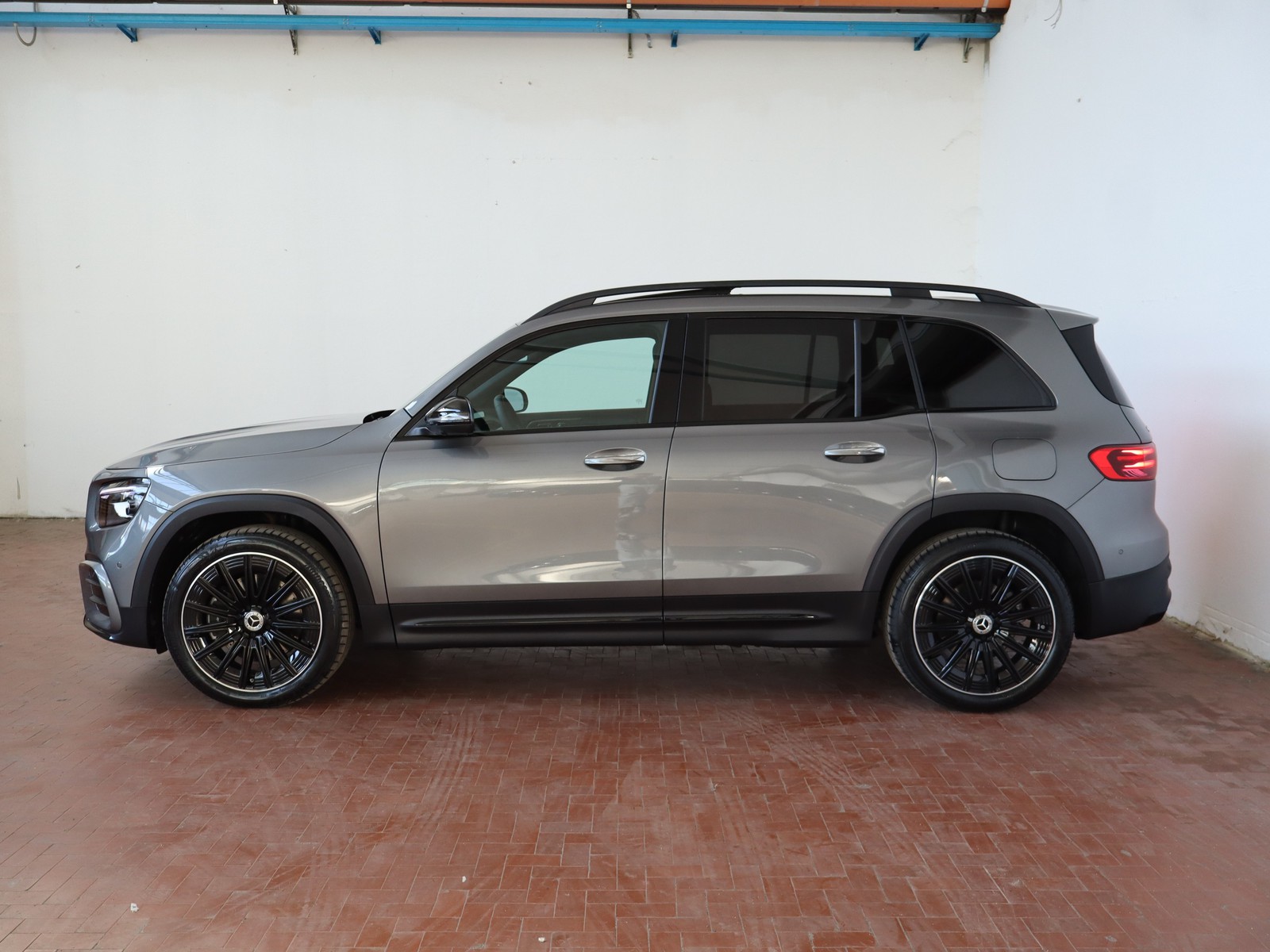 3 - Mercedes GLB 250 amg line premium plus 4matic 8g-dct