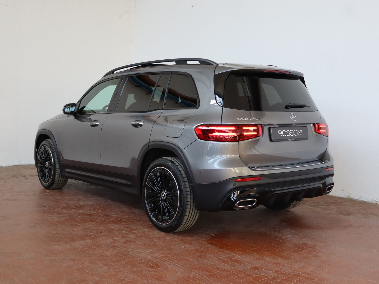 5 - Mercedes GLB 250 amg line premium plus 4matic 8g-dct