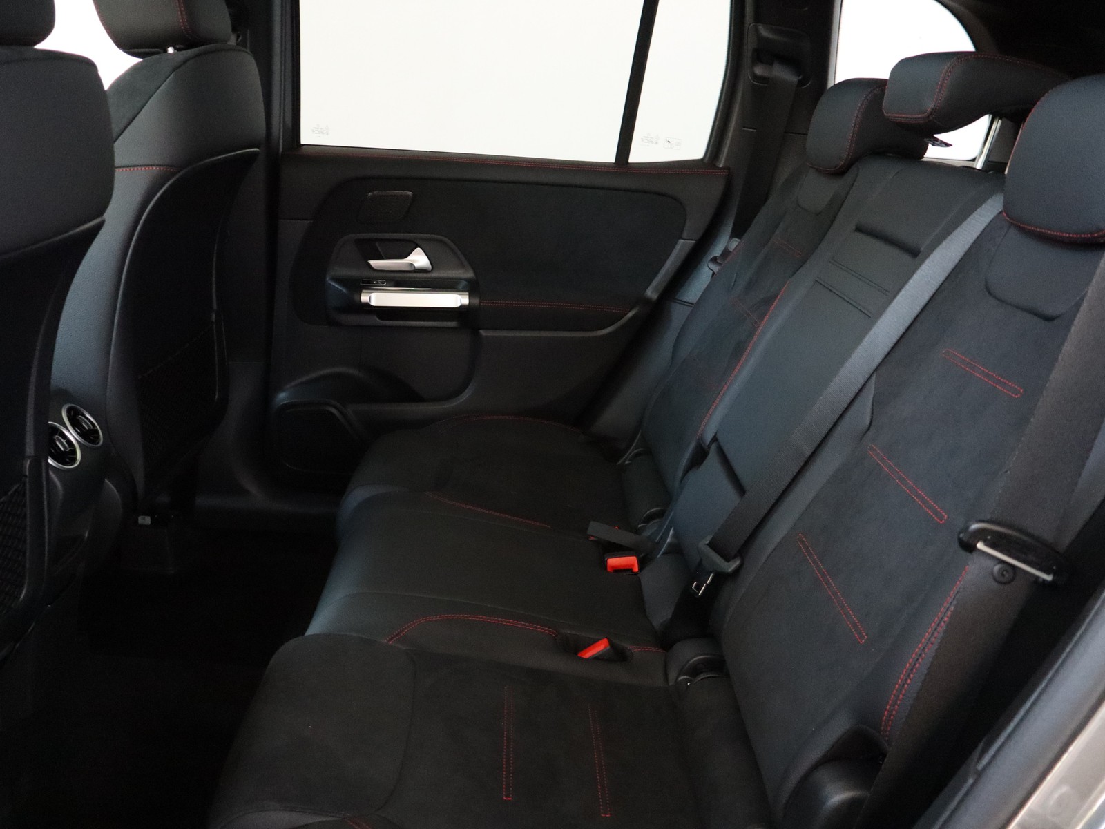 8 - Mercedes GLB 250 amg line premium plus 4matic 8g-dct