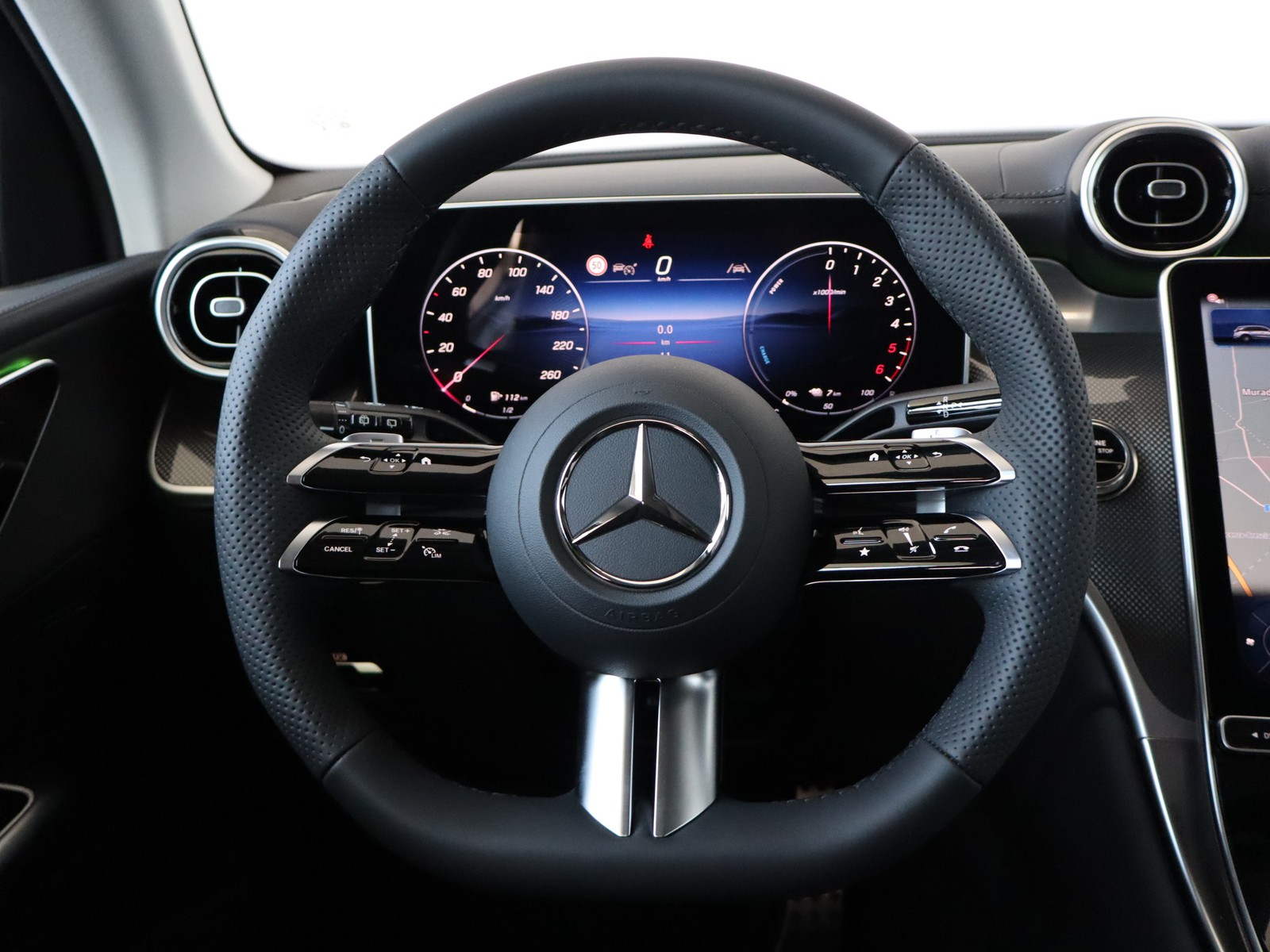 16 - Mercedes GLC suv 300 de plug in hybrid amg line advanced tech 4matic 9g-tronic