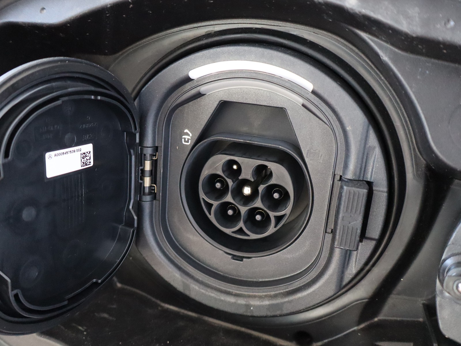 17 - Mercedes GLC suv 300 de plug in hybrid amg line advanced tech 4matic 9g-tronic