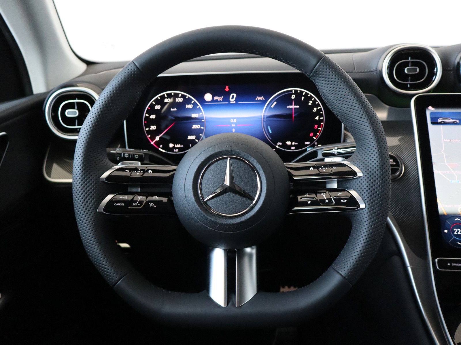 16 - Mercedes GLC suv 300 de plug in hybrid amg line advanced tech 4matic 9g-tronic