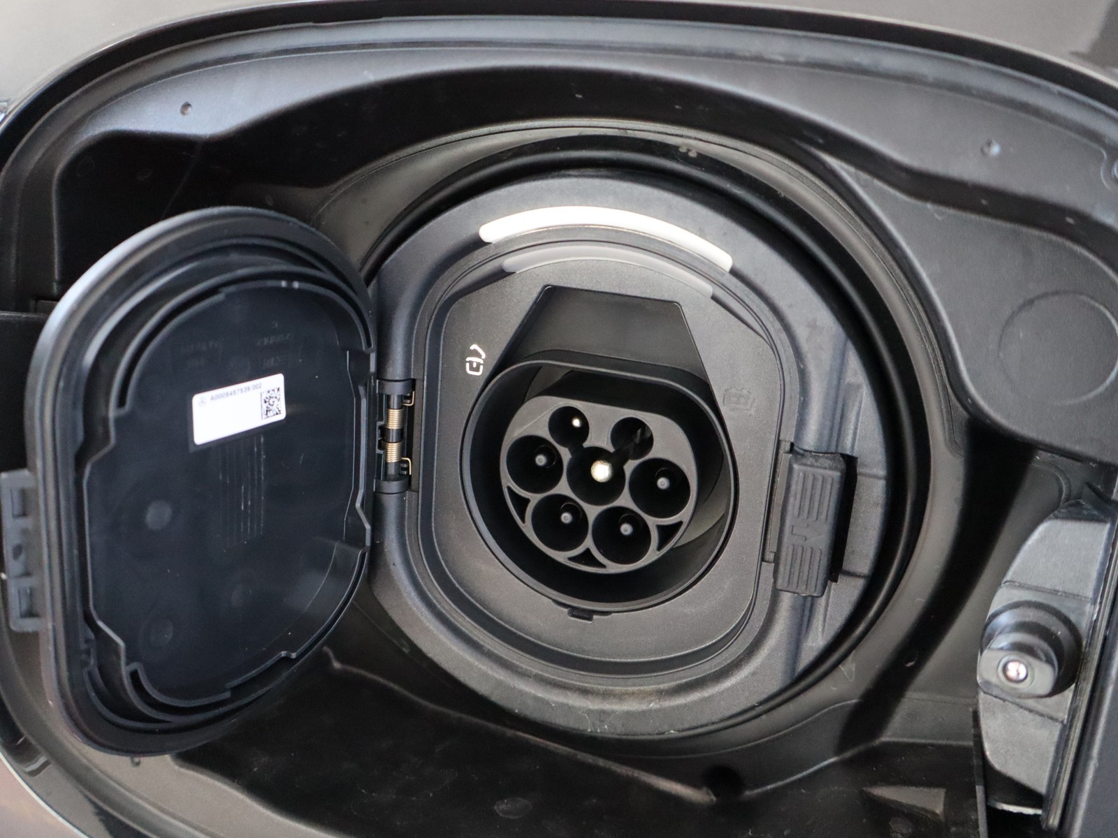 17 - Mercedes GLC suv 300 de plug in hybrid amg line advanced tech 4matic 9g-tronic