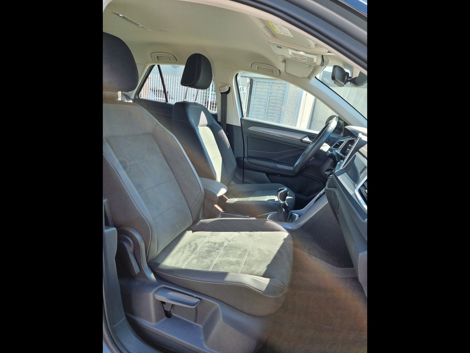 12 - Volkswagen T-Roc 1.0 tsi 115cv style