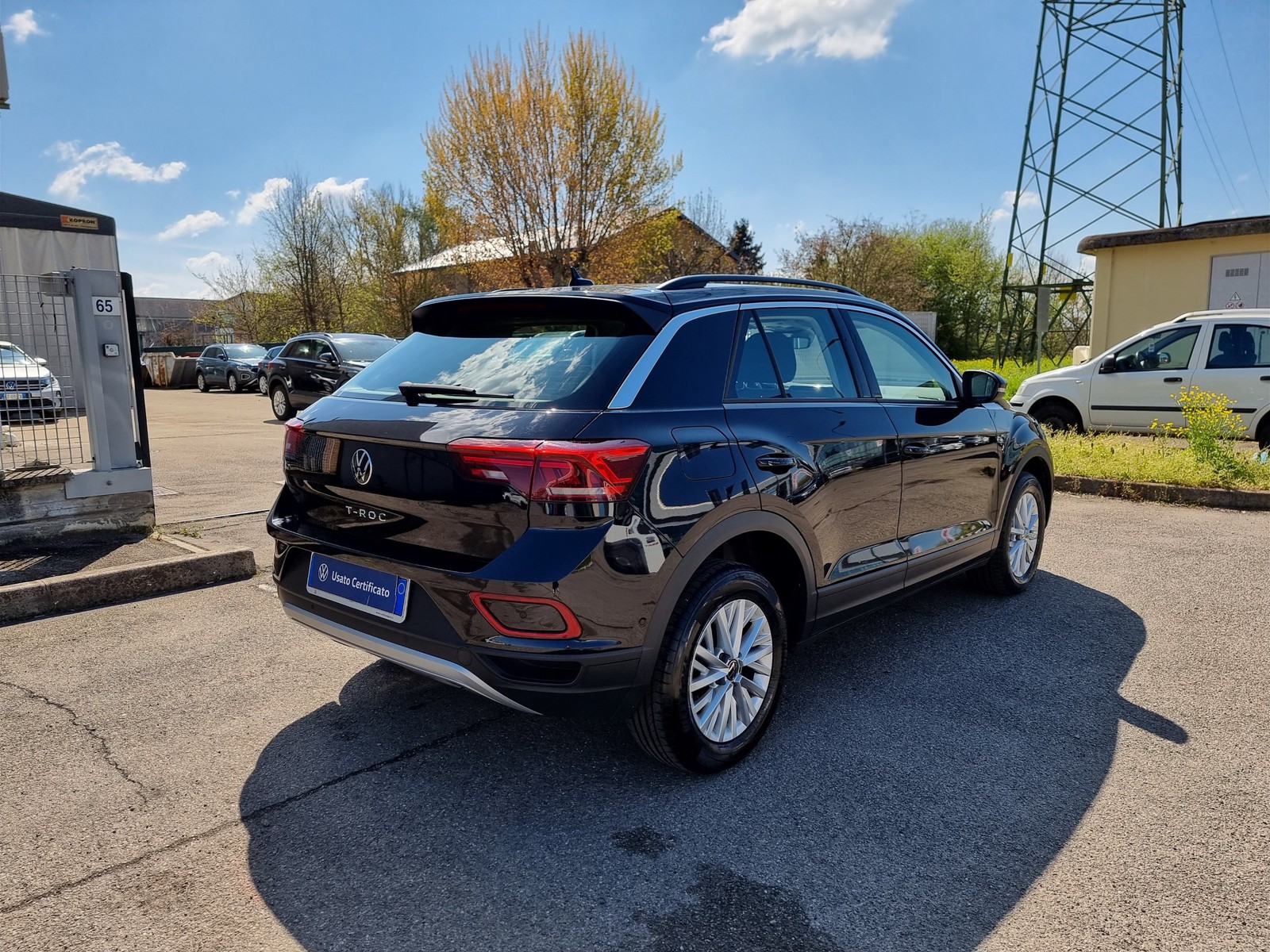 3 - Volkswagen T-Roc 2.0 tdi scr 115cv life