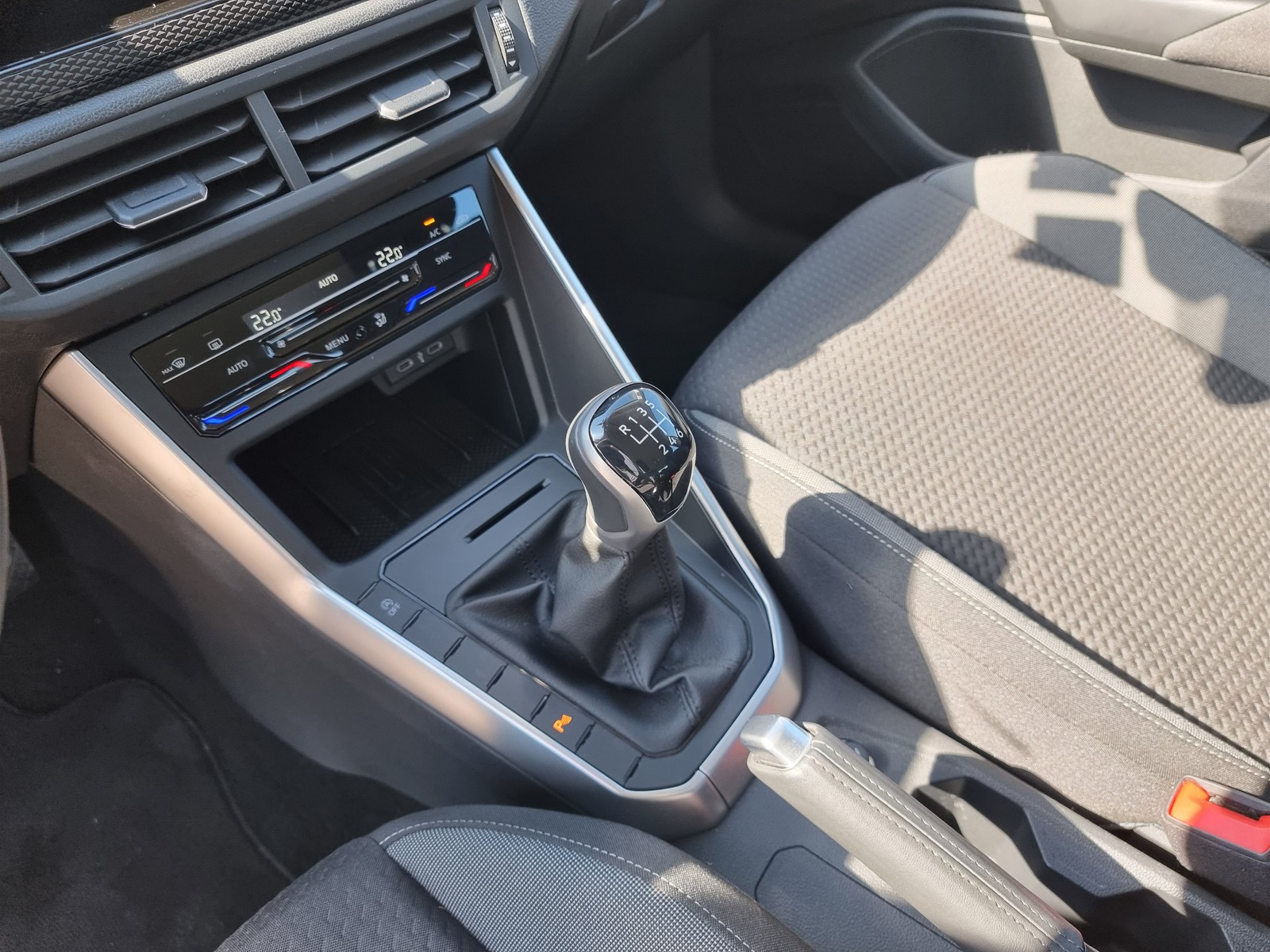 10 - Volkswagen Taigo 1.0 tsi 115cv life