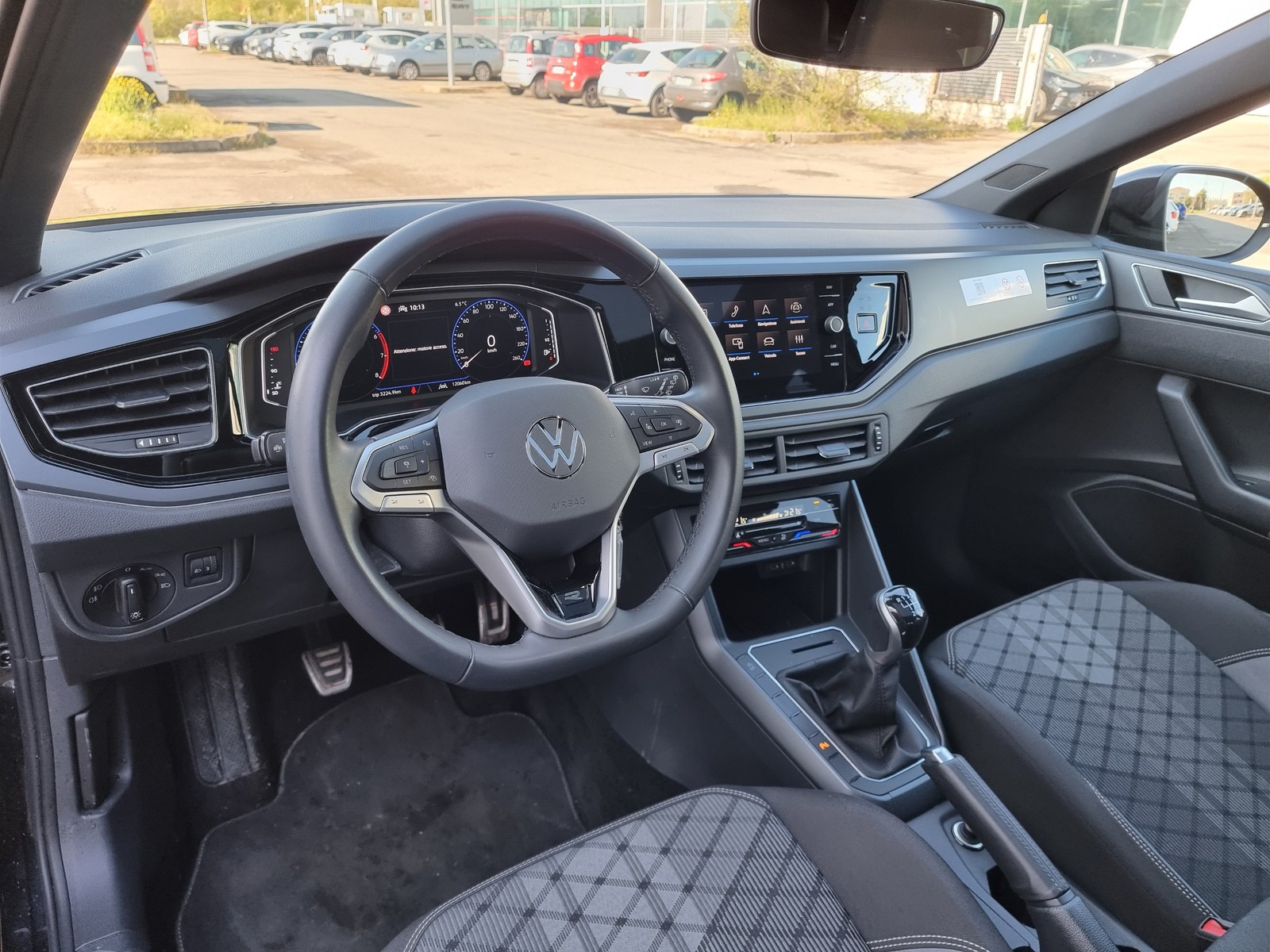 6 - Volkswagen Taigo 1.0 tsi 115cv r-line