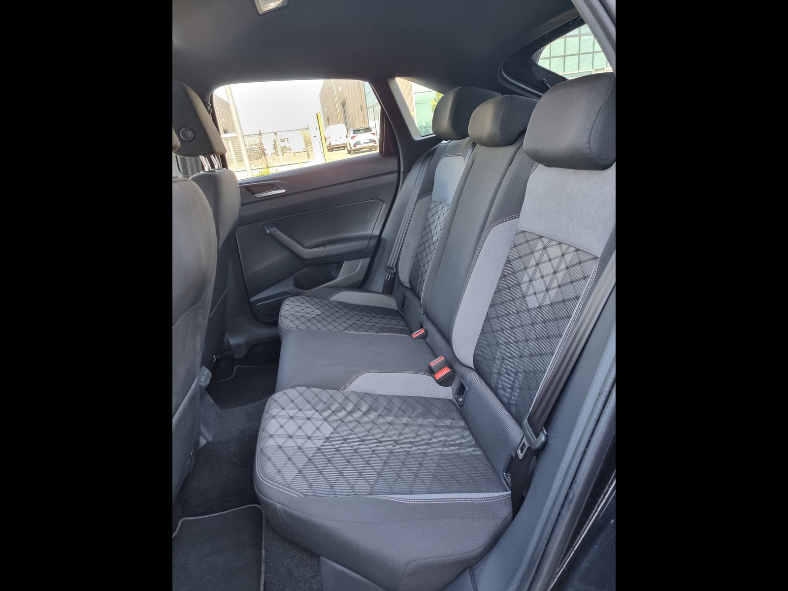 10 - Volkswagen Taigo 1.0 tsi 115cv r-line