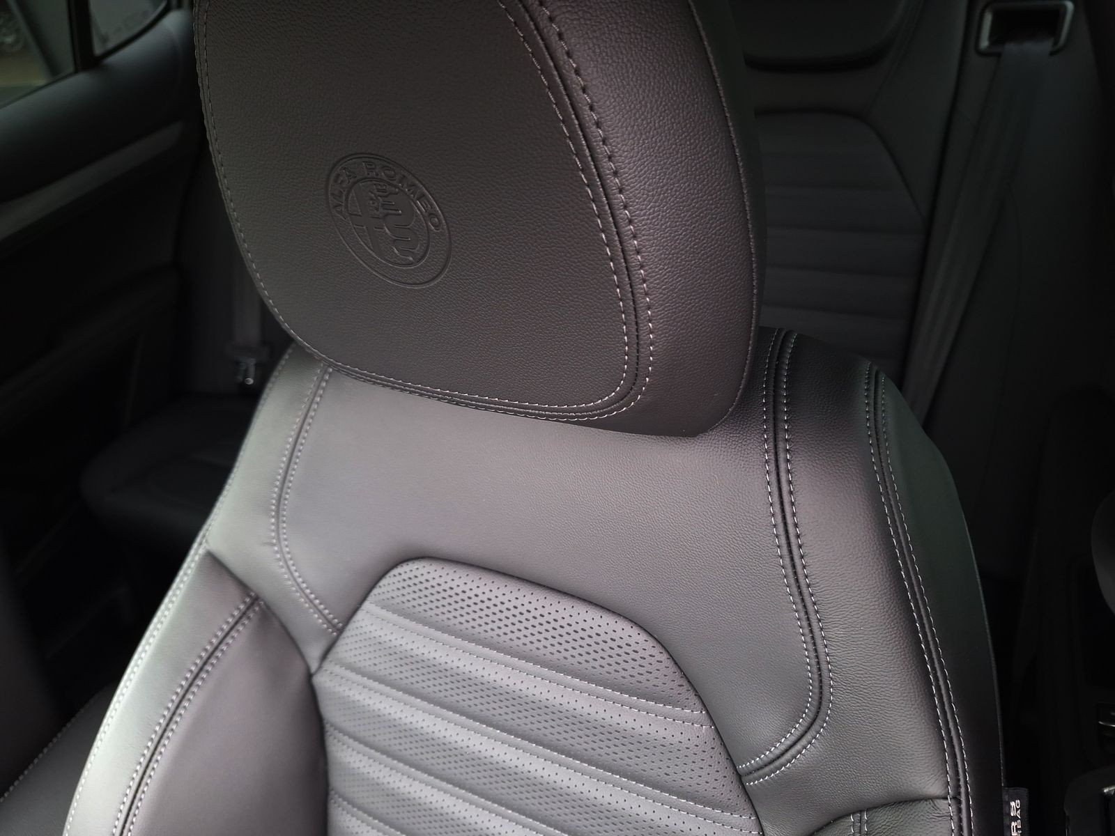 23 - Alfa Romeo Stelvio 2.2 turbo 210cv veloce q4 at8