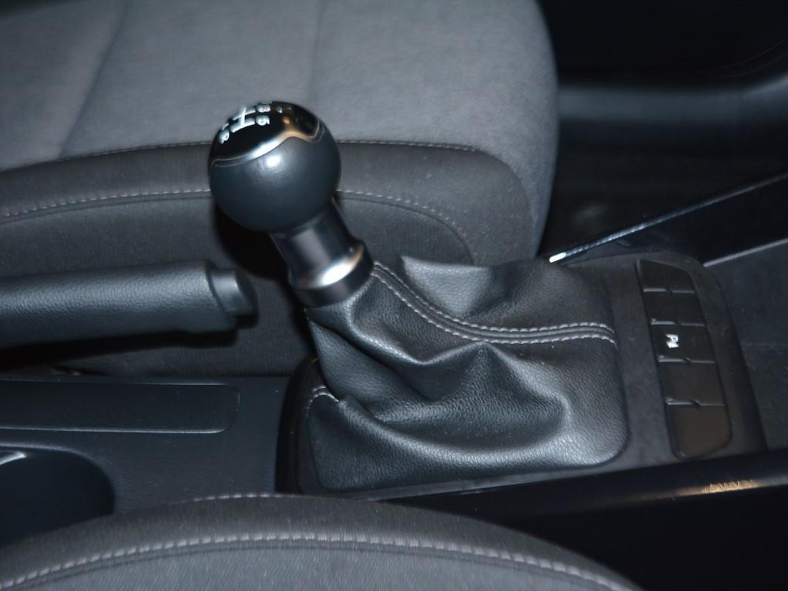 12 - Kia Stonic 1.2 mpi 79cv style