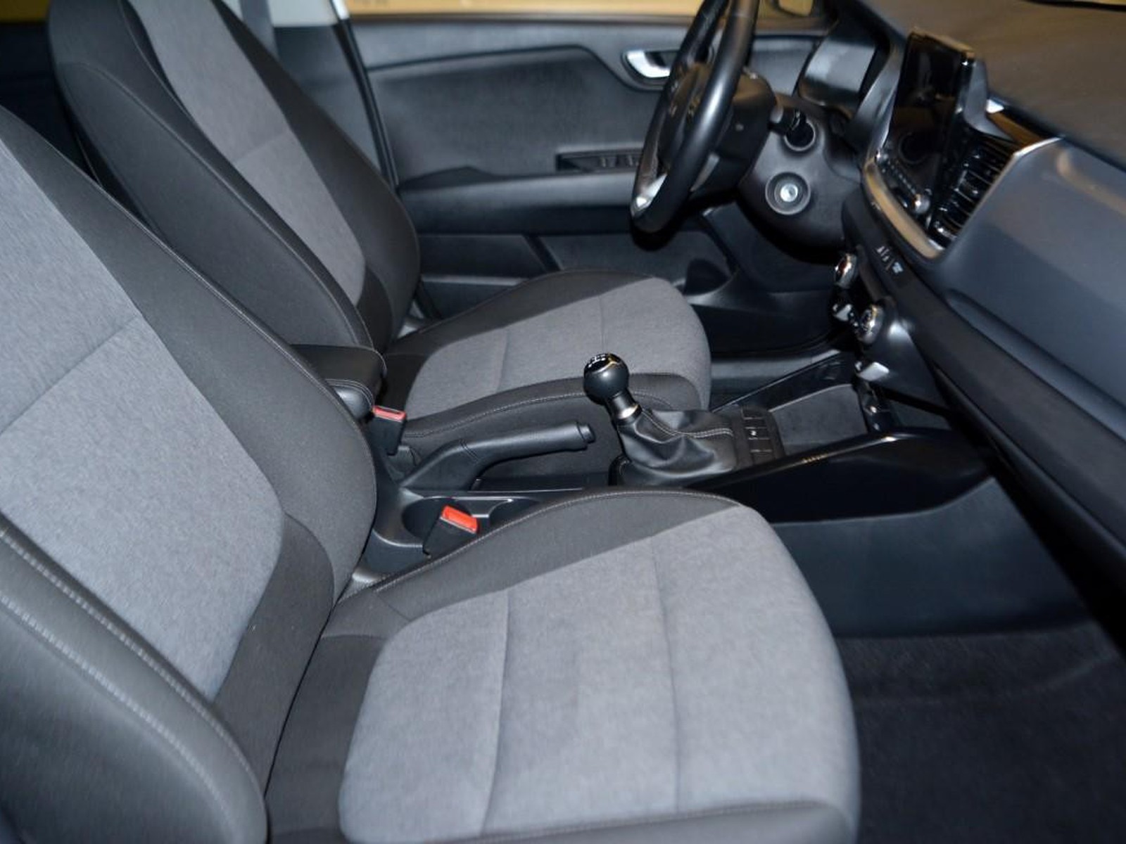 5 - Kia Stonic 1.2 mpi 79cv style