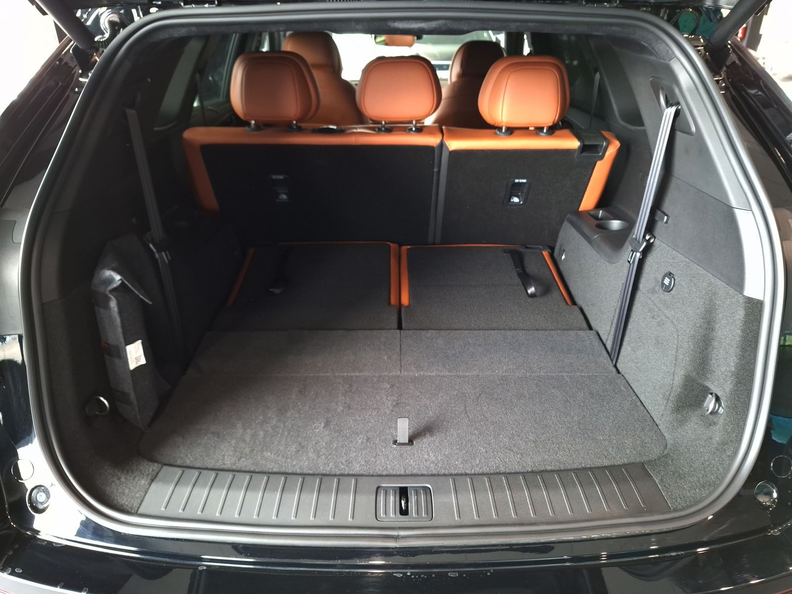 6 - Jaecoo 8 JAECOO SHS-P PHEV 1.5TGDI - Trazione AWD DHT3 Exclusive AWD - Interni Cuoio