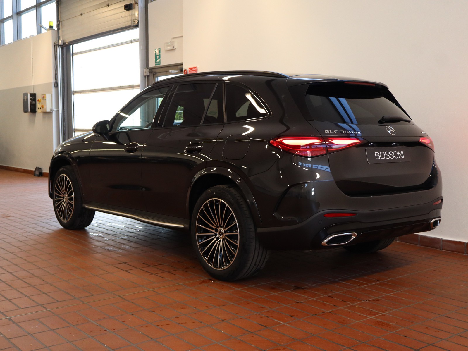 5 - Mercedes GLC suv 300 de plug in hybrid amg line advanced tech 4matic 9g-tronic