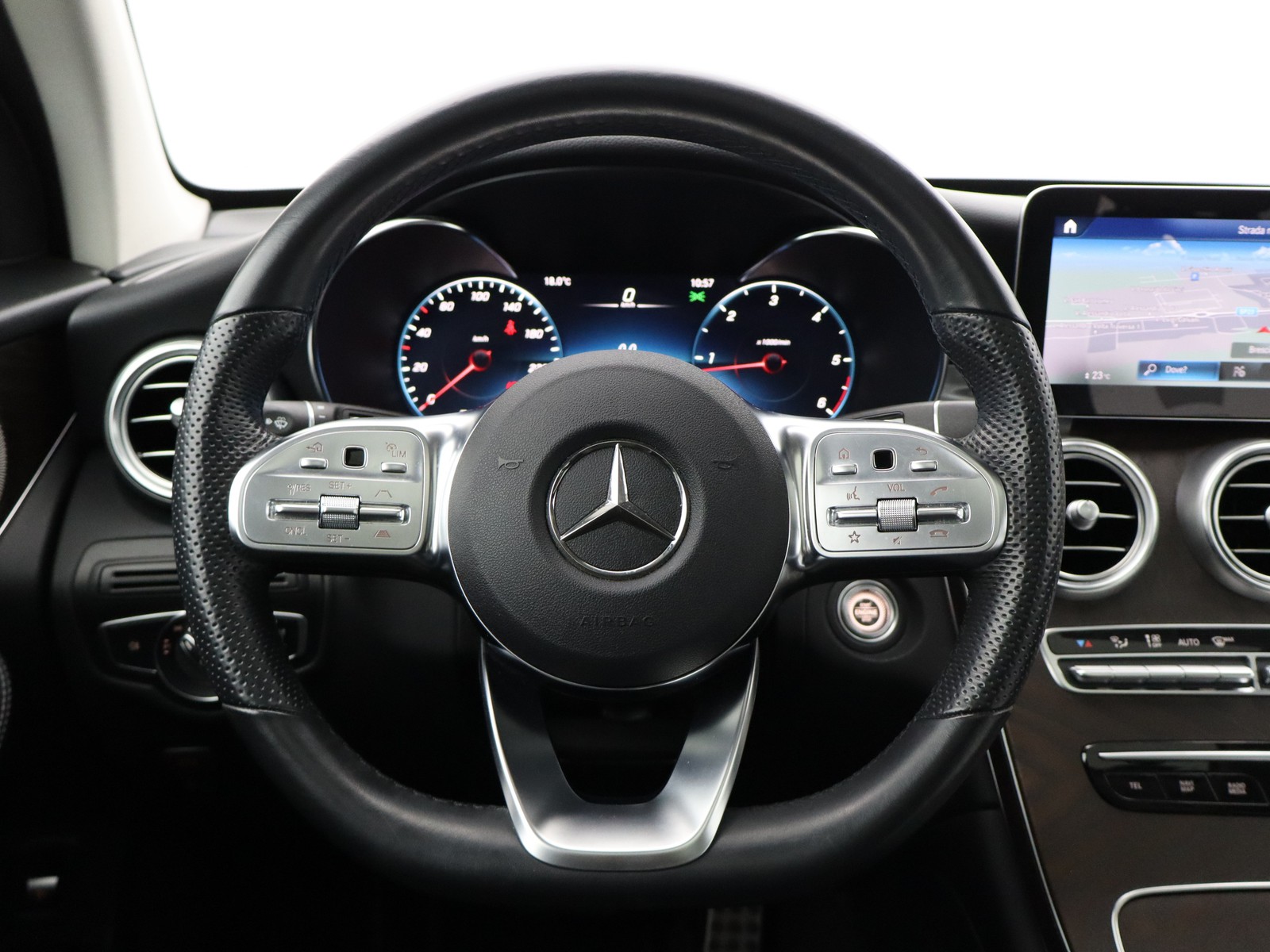 16 - Mercedes GLC suv 300 d premium 4matic 9g-tronic plus