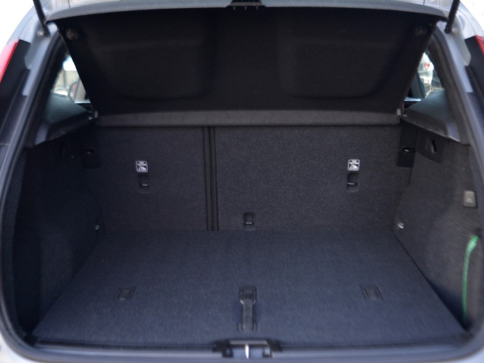 15 - Volvo XC40 2.0 b3 essential automatico