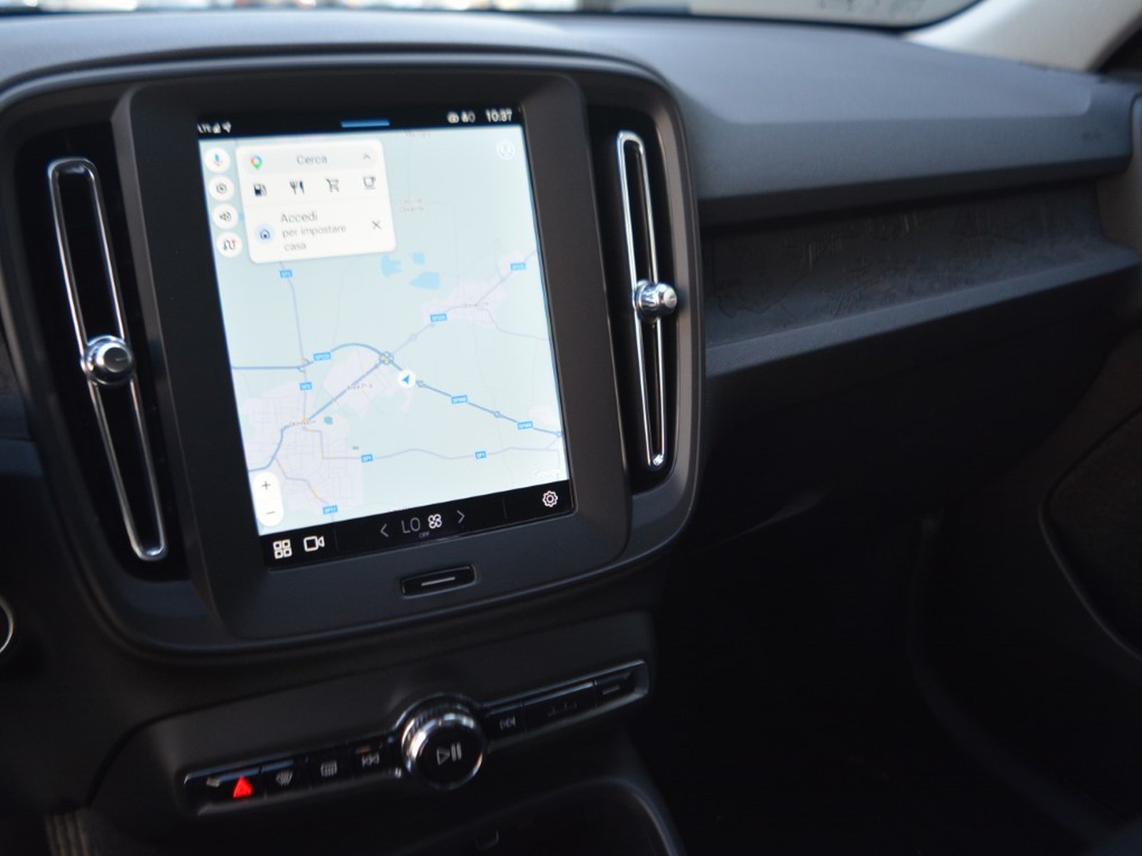 20 - Volvo XC40 2.0 b3 essential automatico
