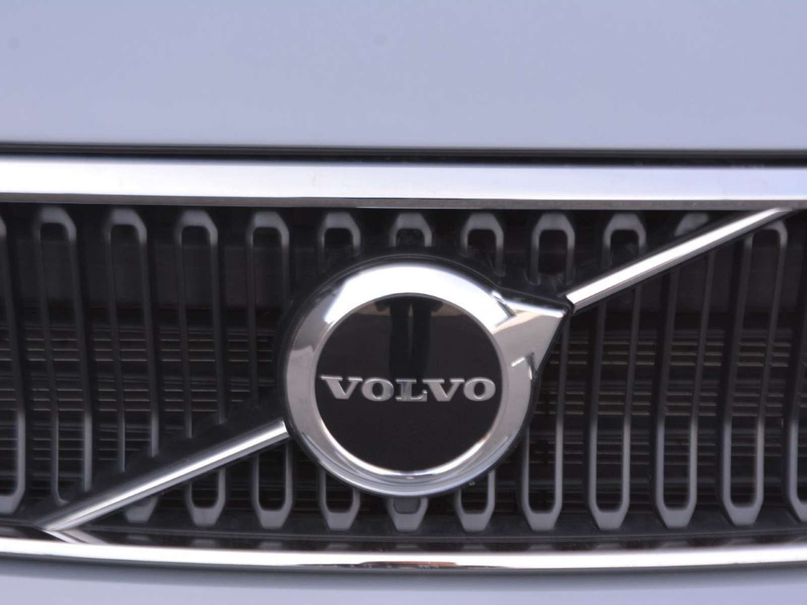 22 - Volvo XC40 2.0 b3 essential automatico