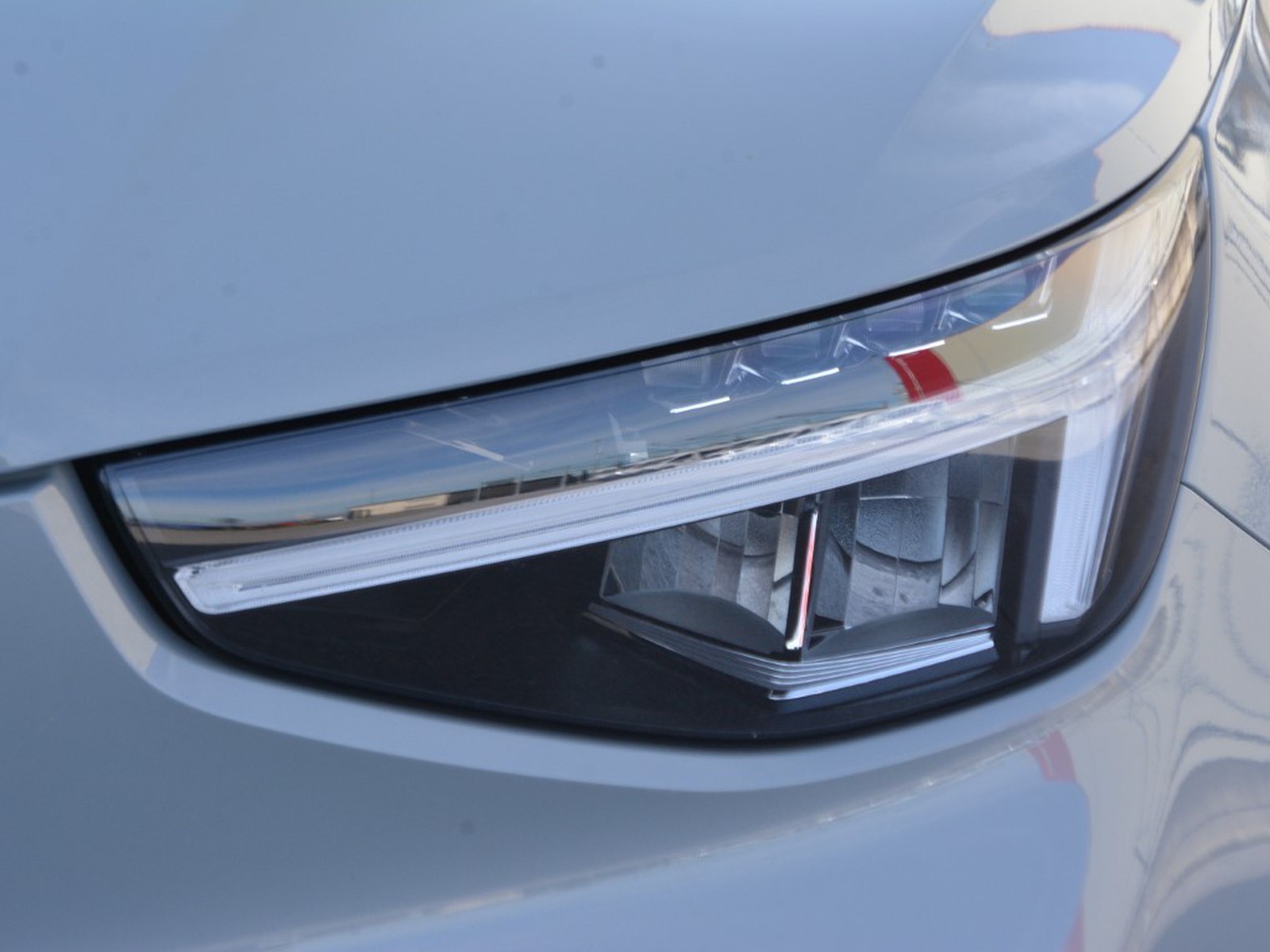 23 - Volvo XC40 2.0 b3 essential automatico