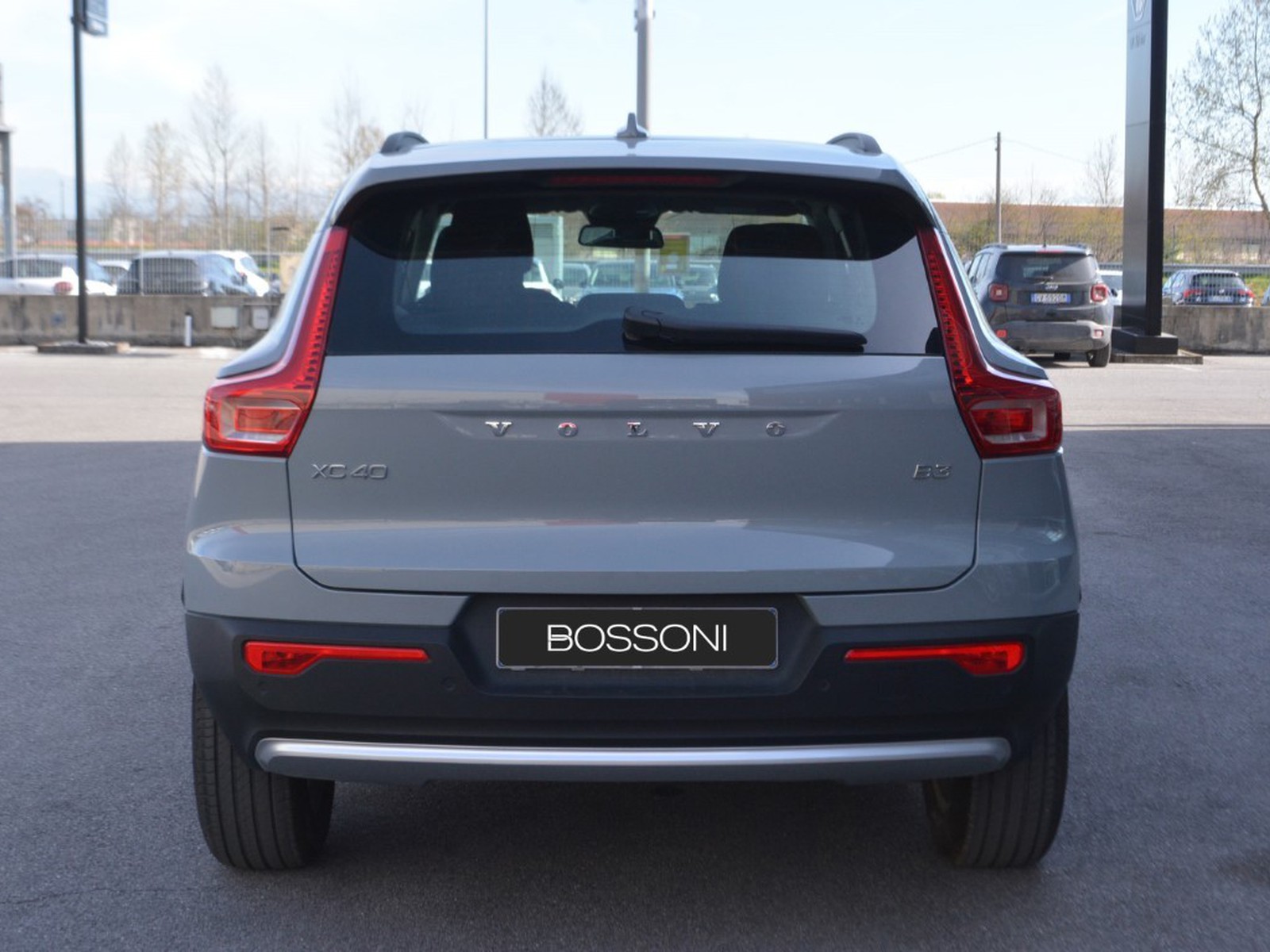 5 - Volvo XC40 2.0 b3 essential automatico