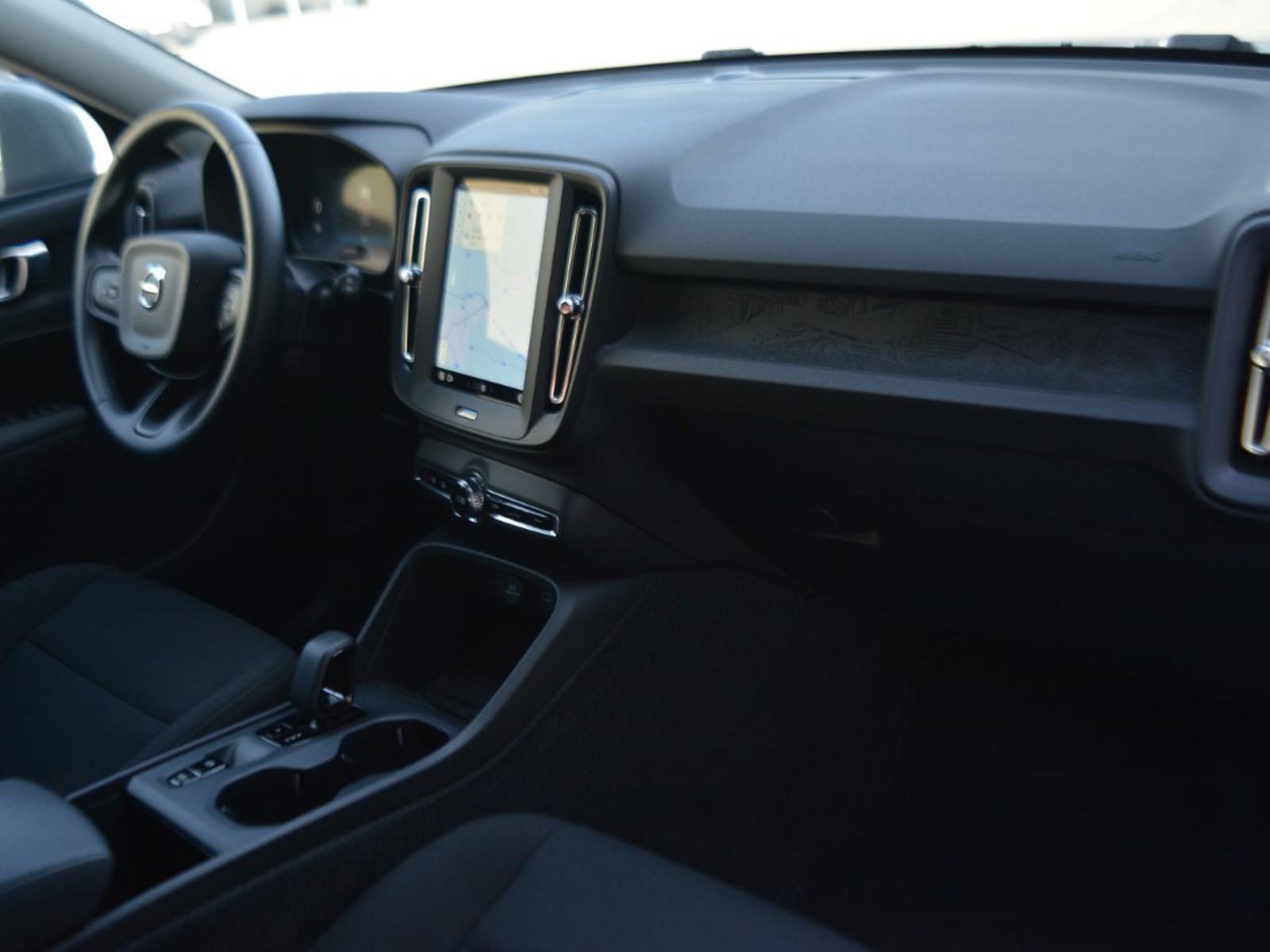 9 - Volvo XC40 2.0 b3 essential automatico