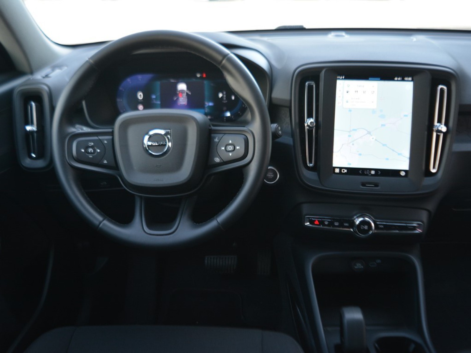 10 - Volvo XC40 2.0 b3 essential automatico