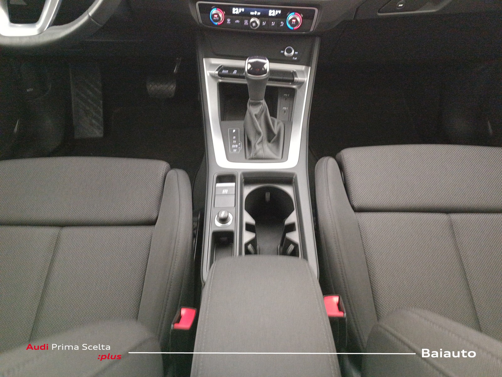 15 - Audi Q3 sportback 35 2.0 tdi s line edition s tronic