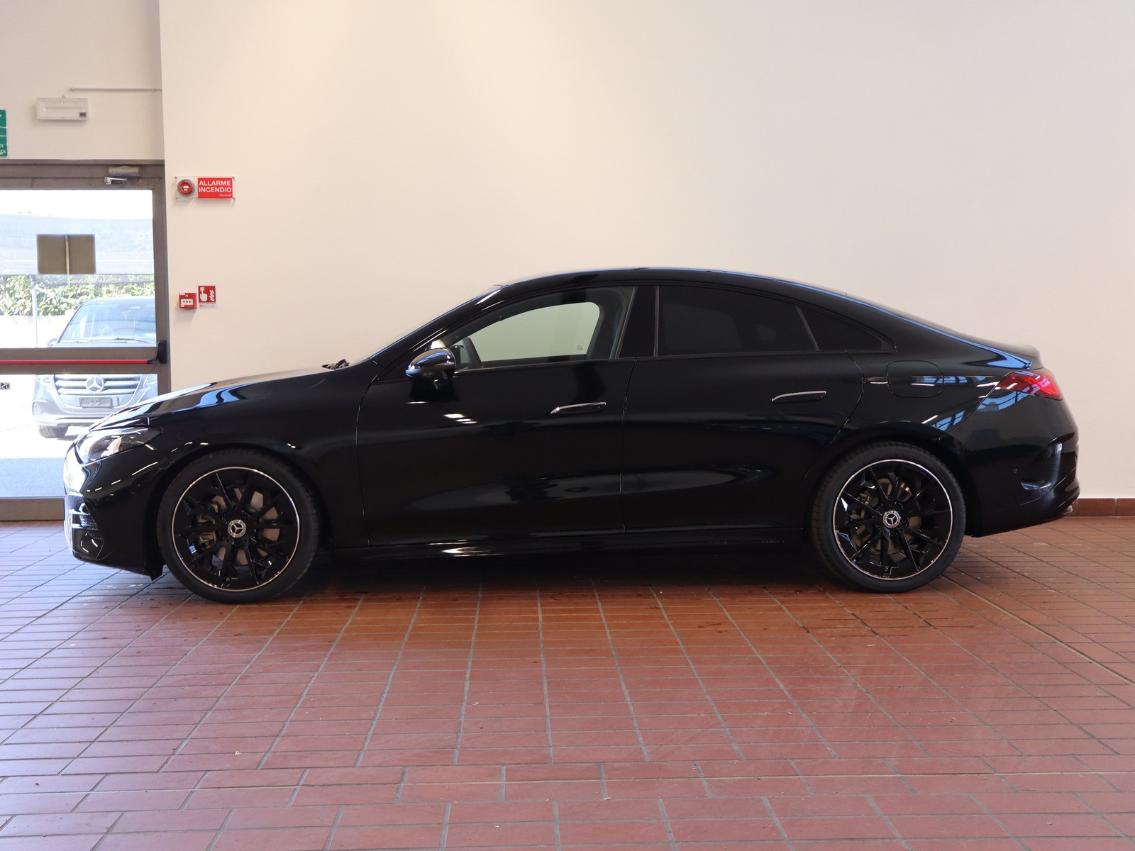 3 - Mercedes CLA 200 premium 4matic auto