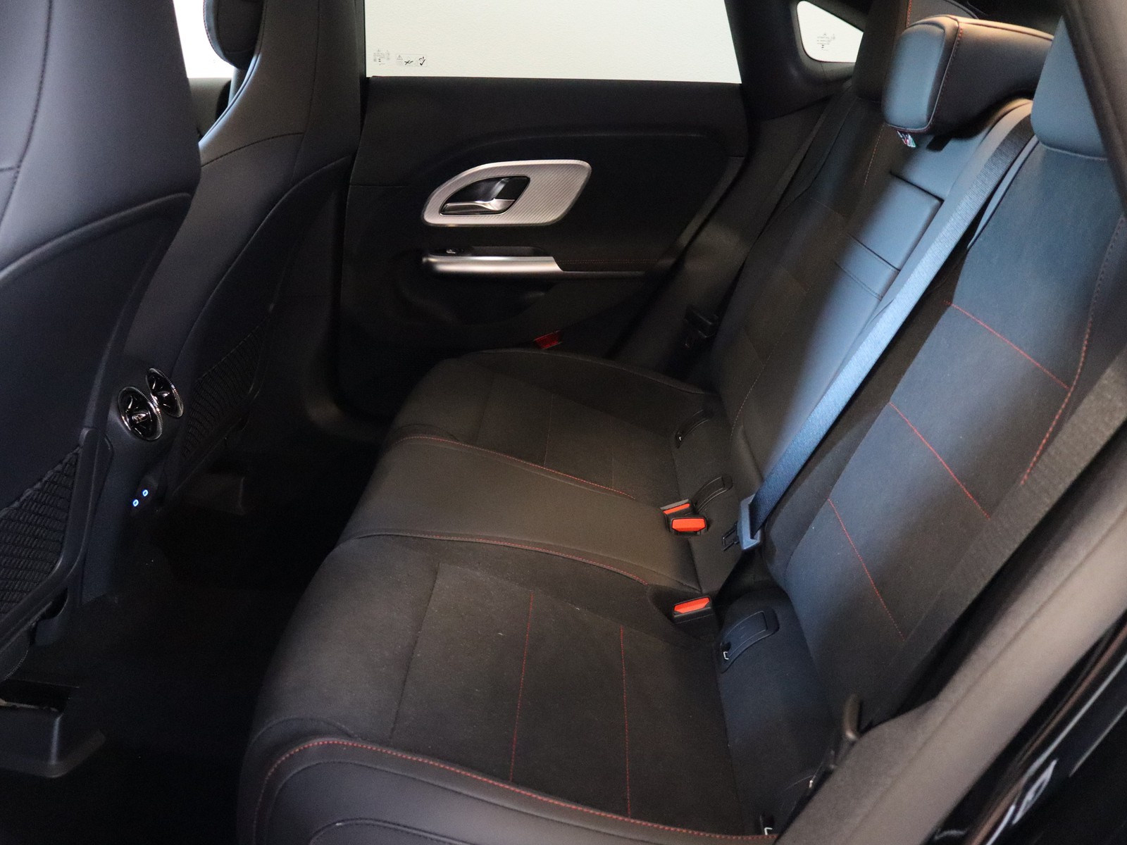 8 - Mercedes CLA 200 premium 4matic auto