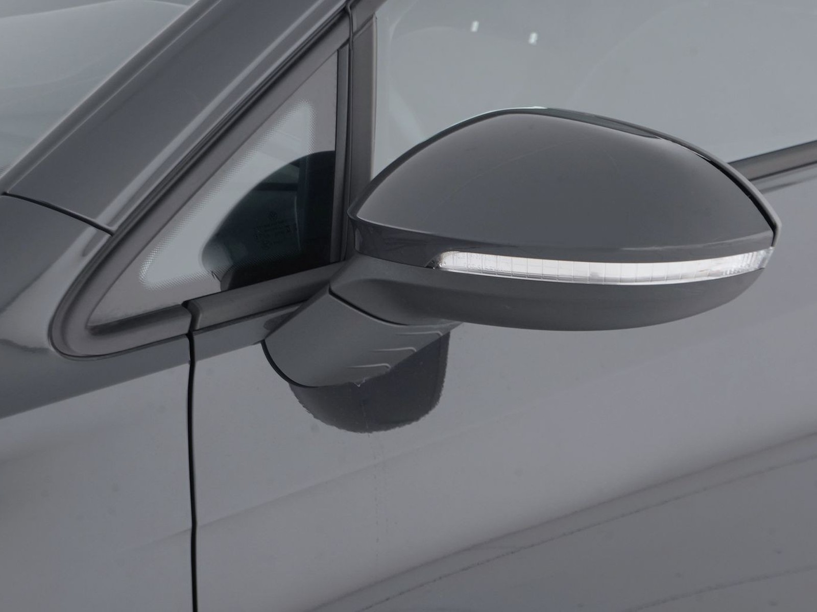 33 - Volkswagen Golf 2.0 tdi scr 115cv life dsg