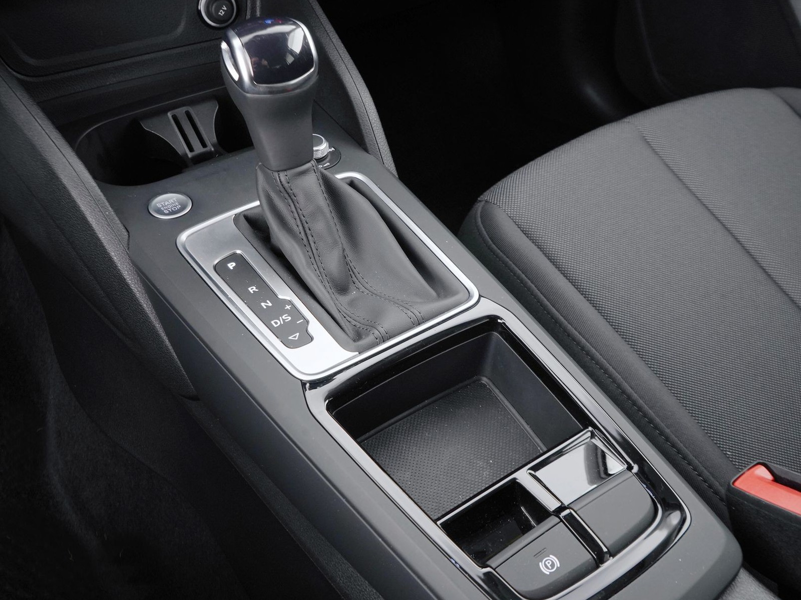 22 - Audi Q2 35 1.5 tfsi carbon edition s tronic